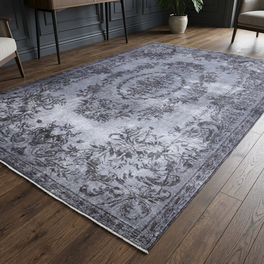 Oriental pattern on the Bengisad vintage area rug – handmade in Anatolia, Turkey
