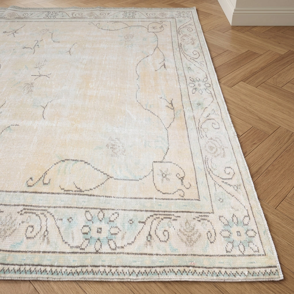 Oriental pattern on the Basak vintage area rug – handmade in Anatolia, Turkey