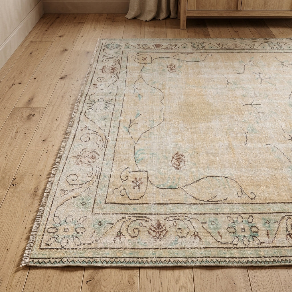 Oriental pattern on the Basak vintage area rug – handmade in Anatolia, Turkey