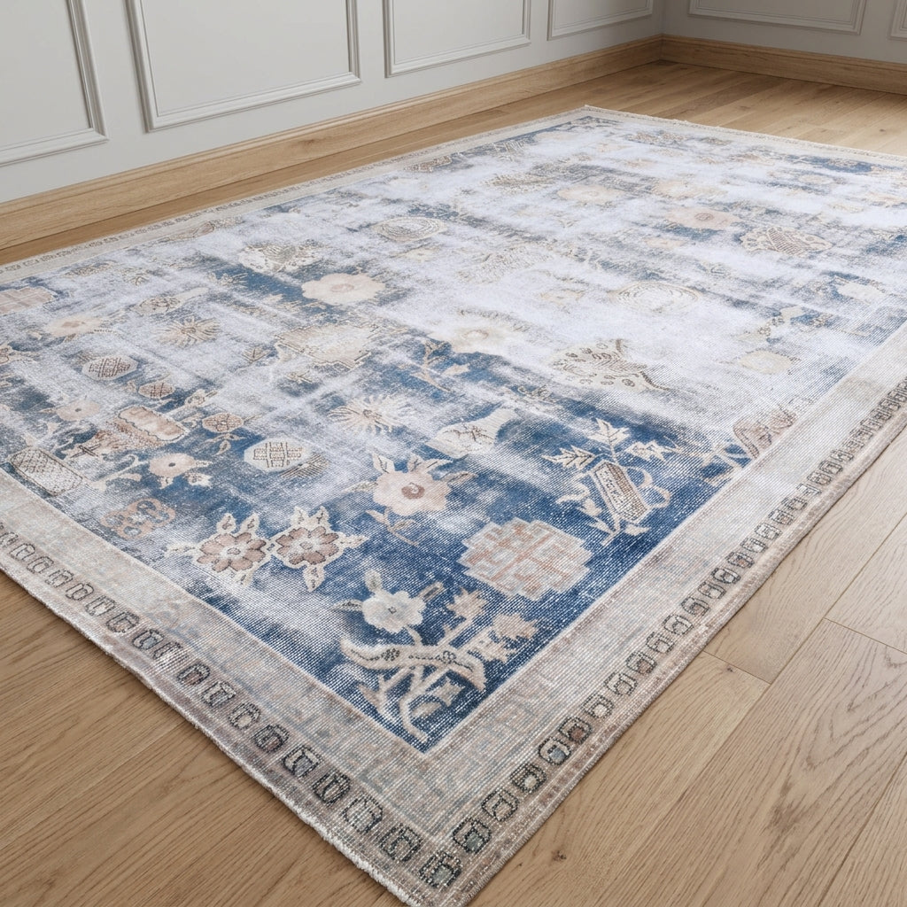 Oriental pattern on the Banunaz distressed vintage area rug – handmade in Anatolia, Turkey