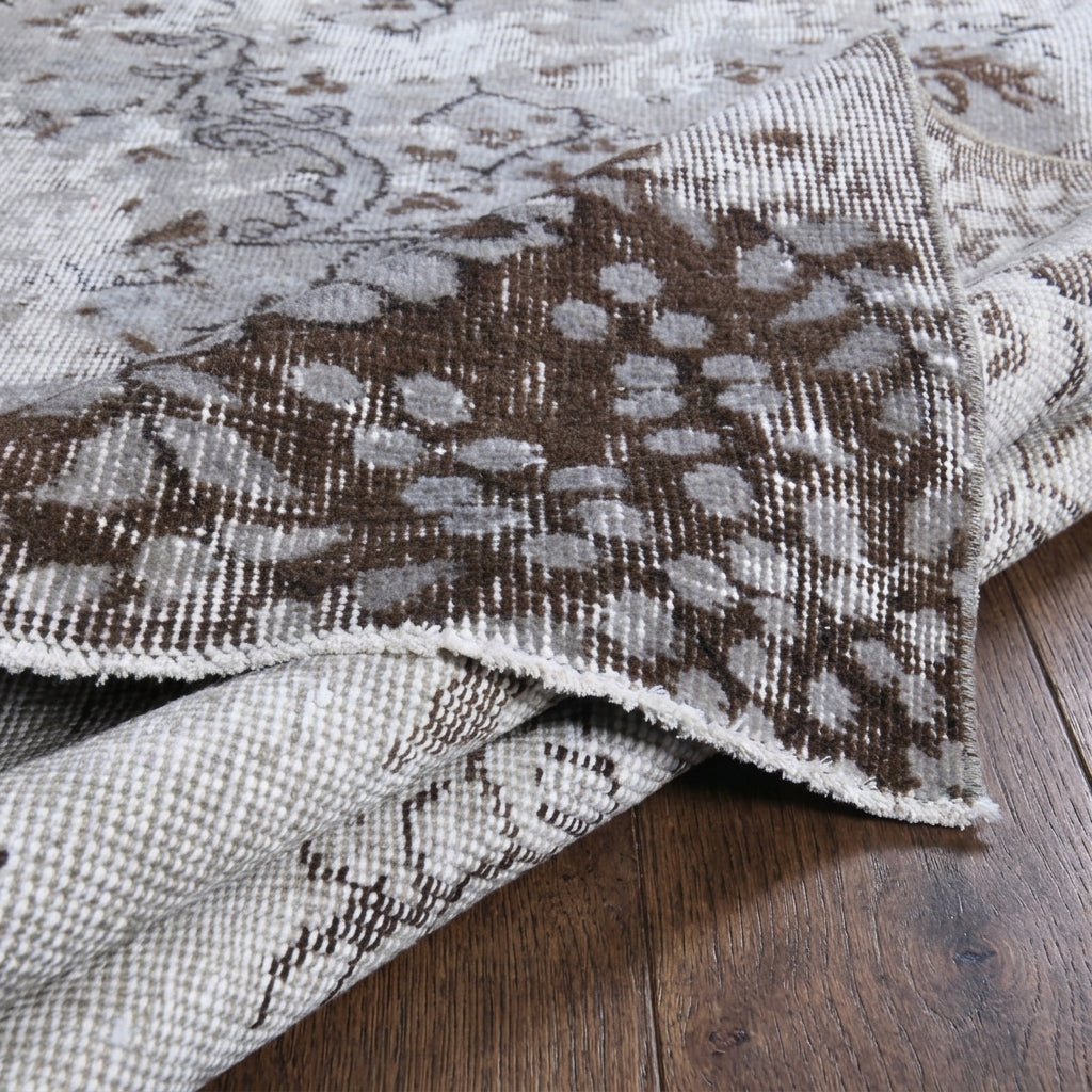 Oriental pattern on the Bakirnur distressed vintage area rug – handmade in Anatolia, Turkey
