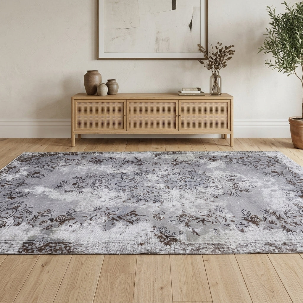Oriental pattern on the Bakirnur distressed vintage area rug – handmade in Anatolia, Turkey