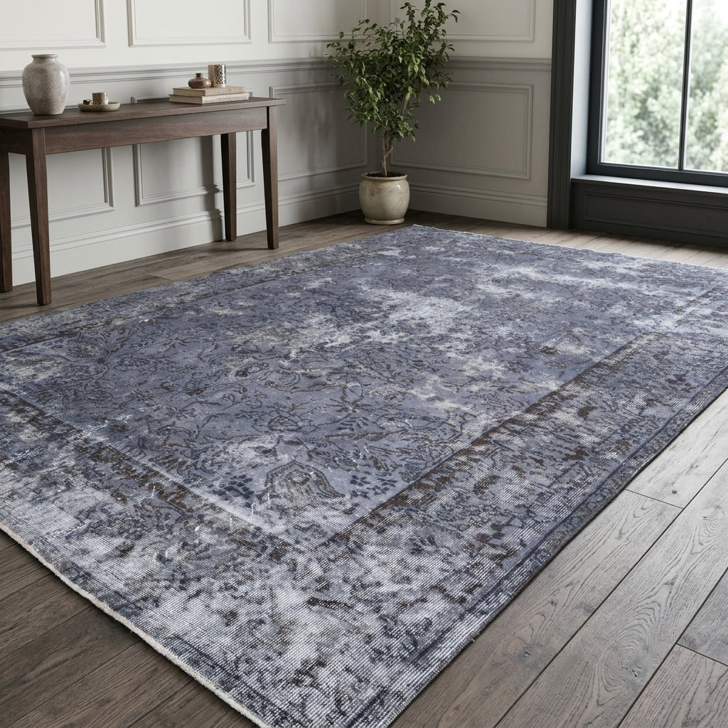 Floral pattern on the Baharmelek distressed vintage area rug – handmade in Anatolia, Turkey