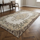 Oriental pattern on the Zerafetgul vintage area rug – handmade in Anatolia, Turkey