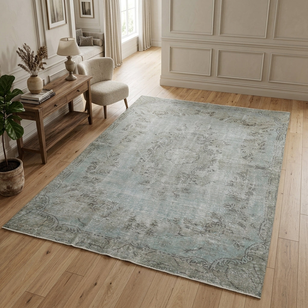 Oriental pattern on the Zephyrosthene antique washed vintage area rug – handmade in Anatolia, Turkey