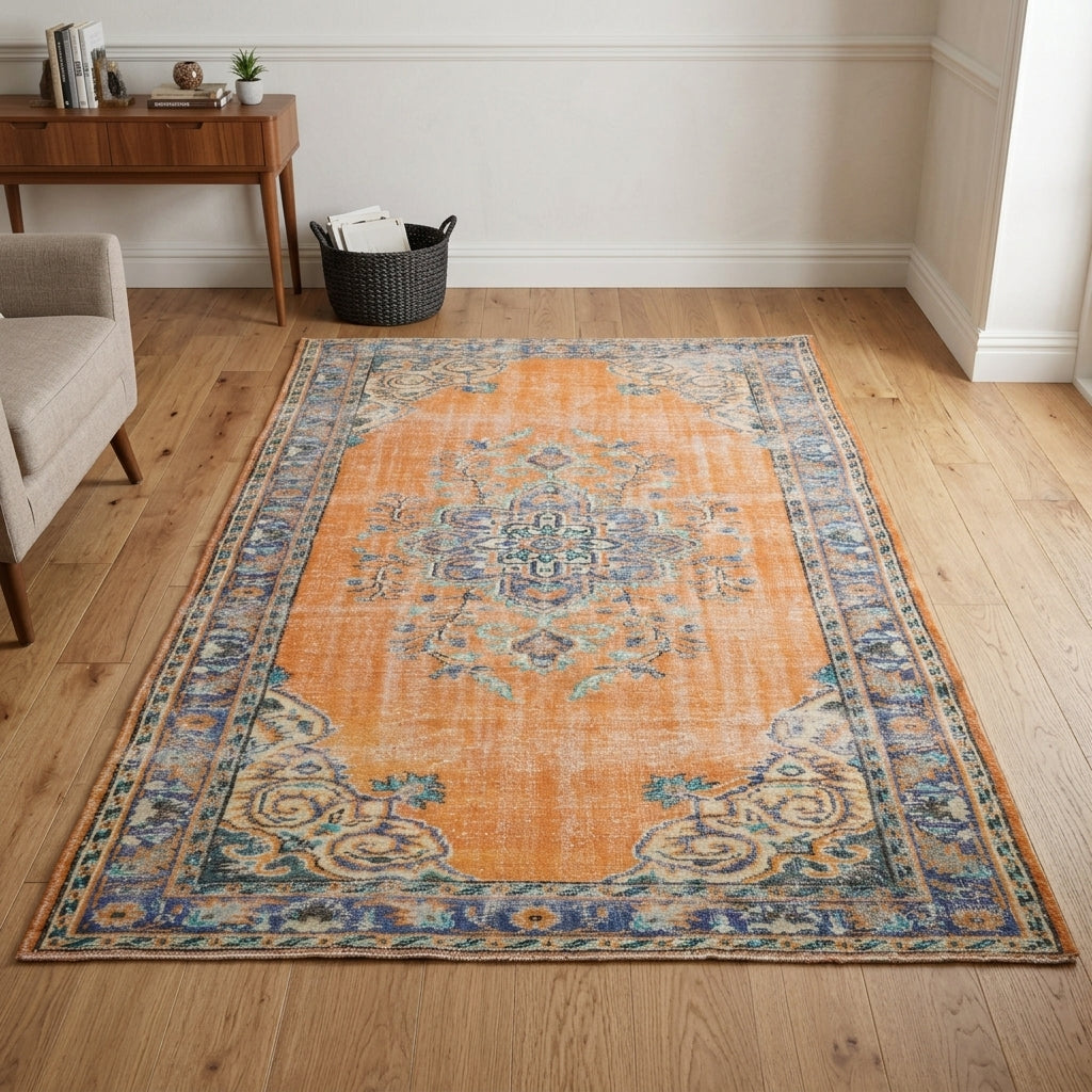 Oriental pattern on the Zuhregonca vintage area rug – handmade in Anatolia, Turkey