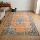 Oriental pattern on the Zuhregonca vintage area rug – handmade in Anatolia, Turkey