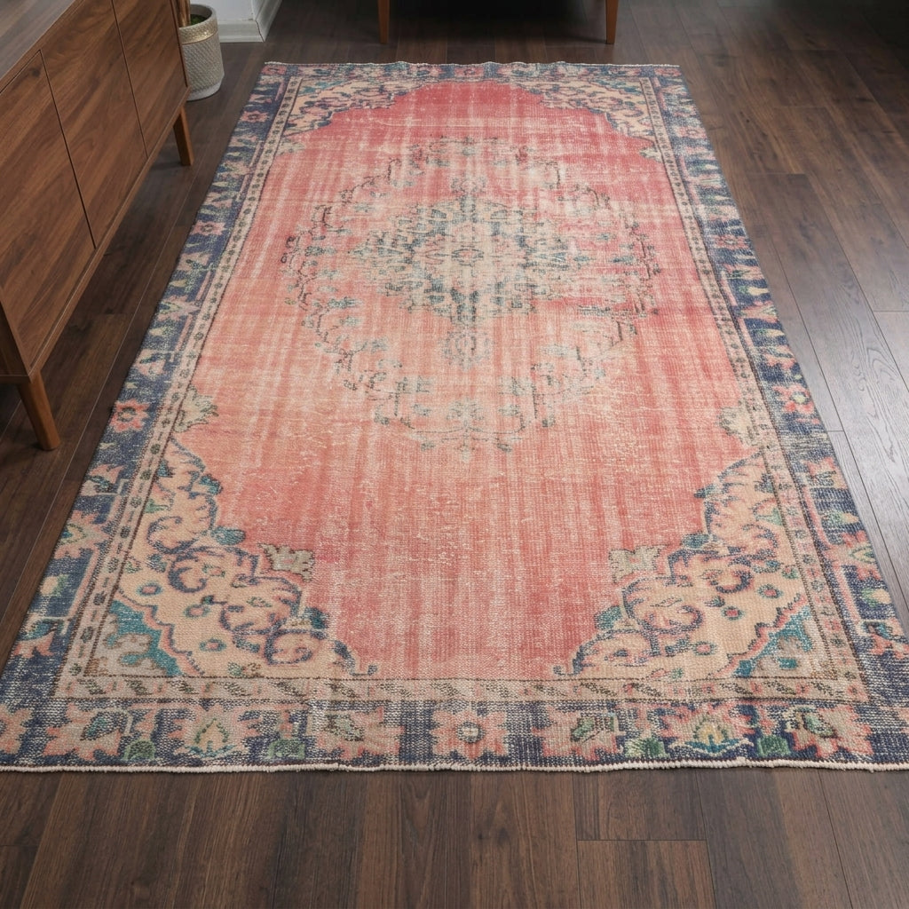 Oriental pattern on the Asteroboule antique washed vintage area rug – handmade in Anatolia, Turkey