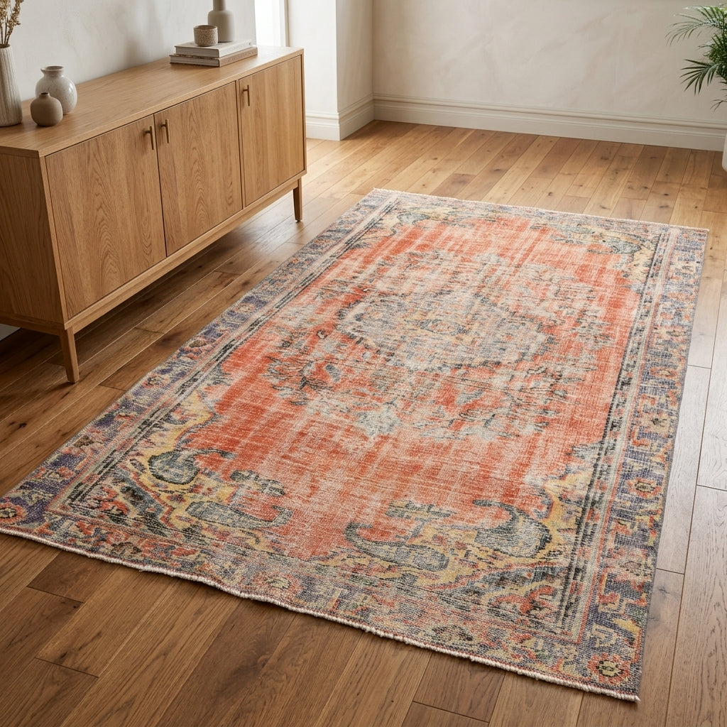 Oriental pattern on the Arnihepa antique washed vintage area rug – handmade in Anatolia, Turkey