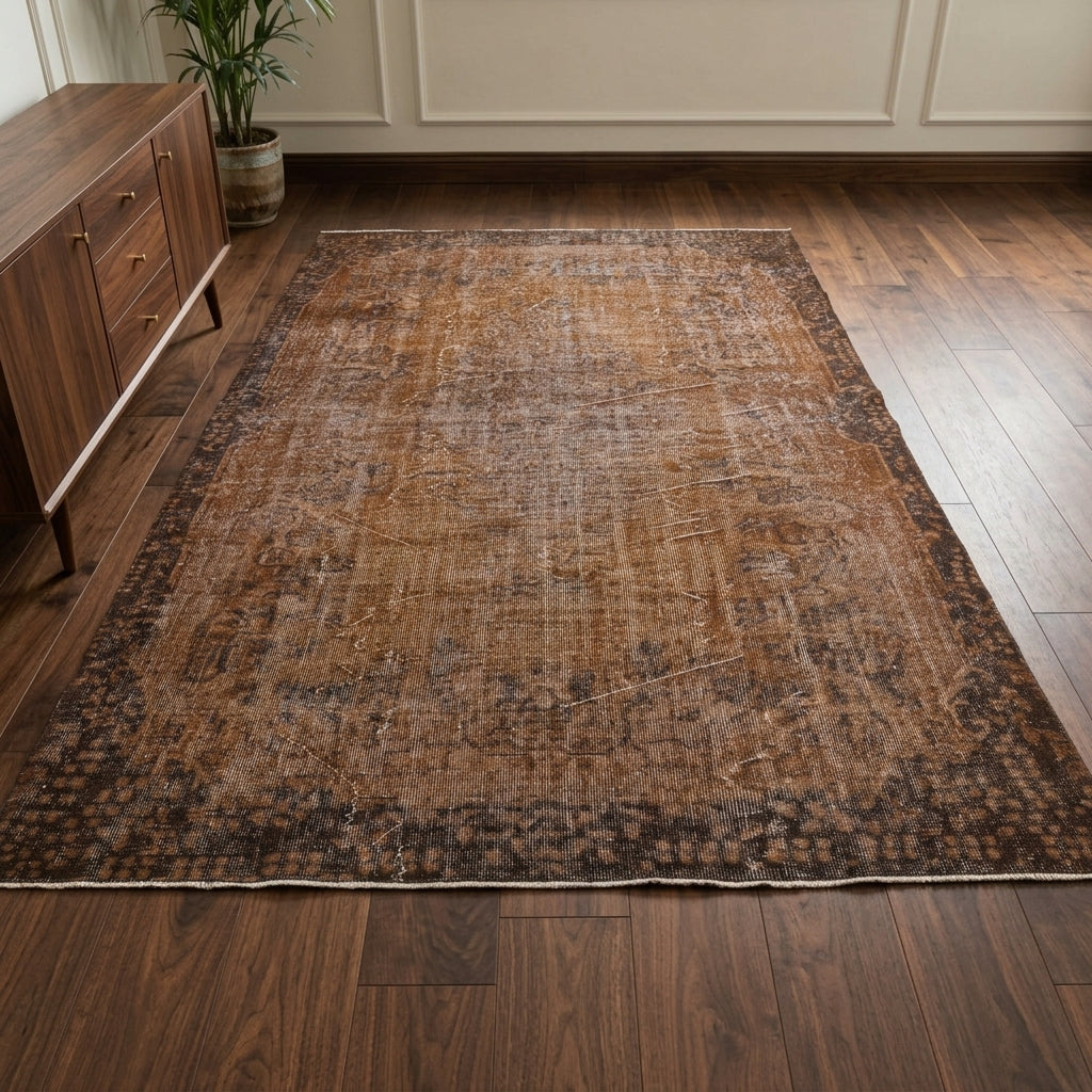 Oriental pattern on the Argyrochoria antique washed vintage area rug – handmade in Anatolia, Turkey