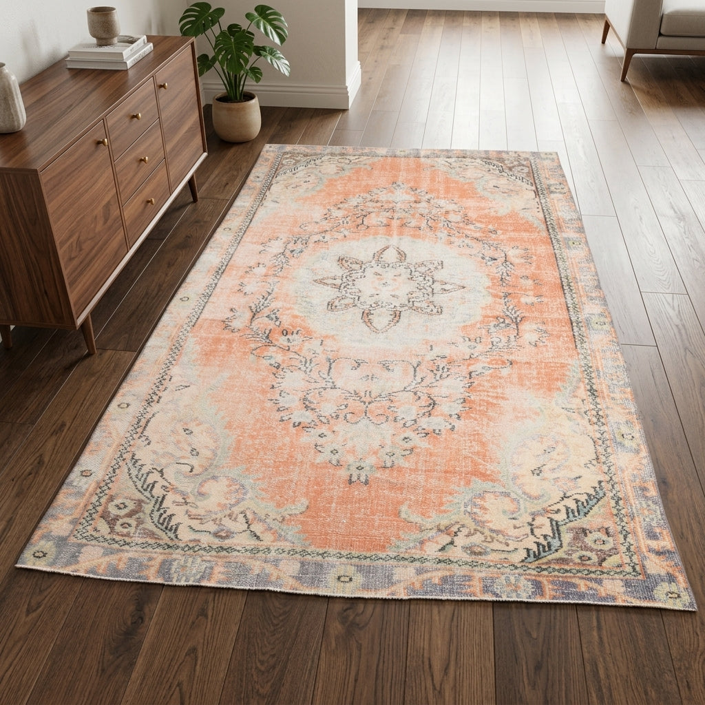 Oriental pattern on the Ardicdil vintage area rug – handmade in Anatolia, Turkey