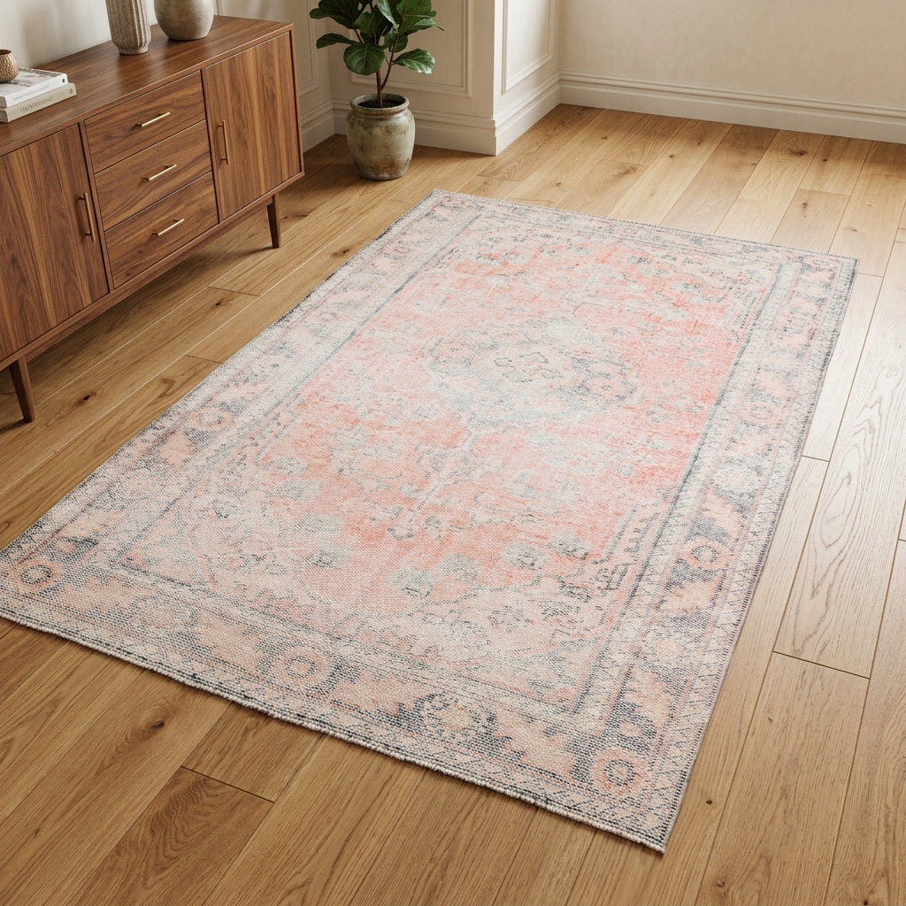 Oriental pattern on the Apameia vintage area rug – handmade in Anatolia, Turkey