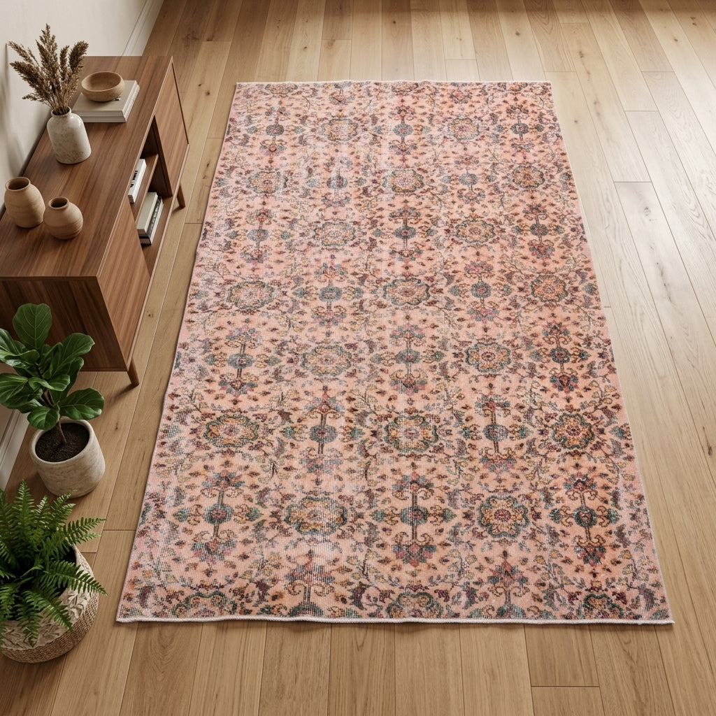 Floral pattern on the Amaranthphora vintage area rug – handmade in Anatolia, Turkey