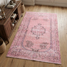 Oriental pattern on the Altinaz vintage area rug – handmade in Anatolia, Turkey