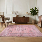 Oriental pattern on the Altinaz vintage area rug – handmade in Anatolia, Turkey