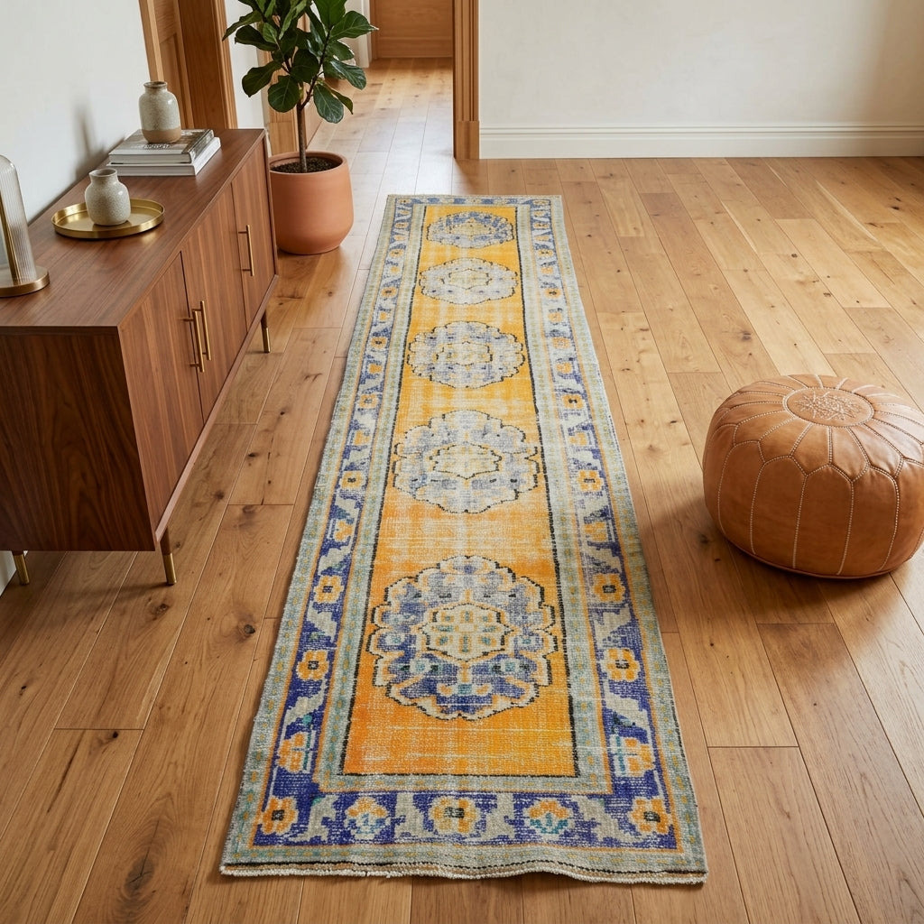 Oriental pattern on the Acaste vintage runner rug – handmade in Anatolia, Turkey