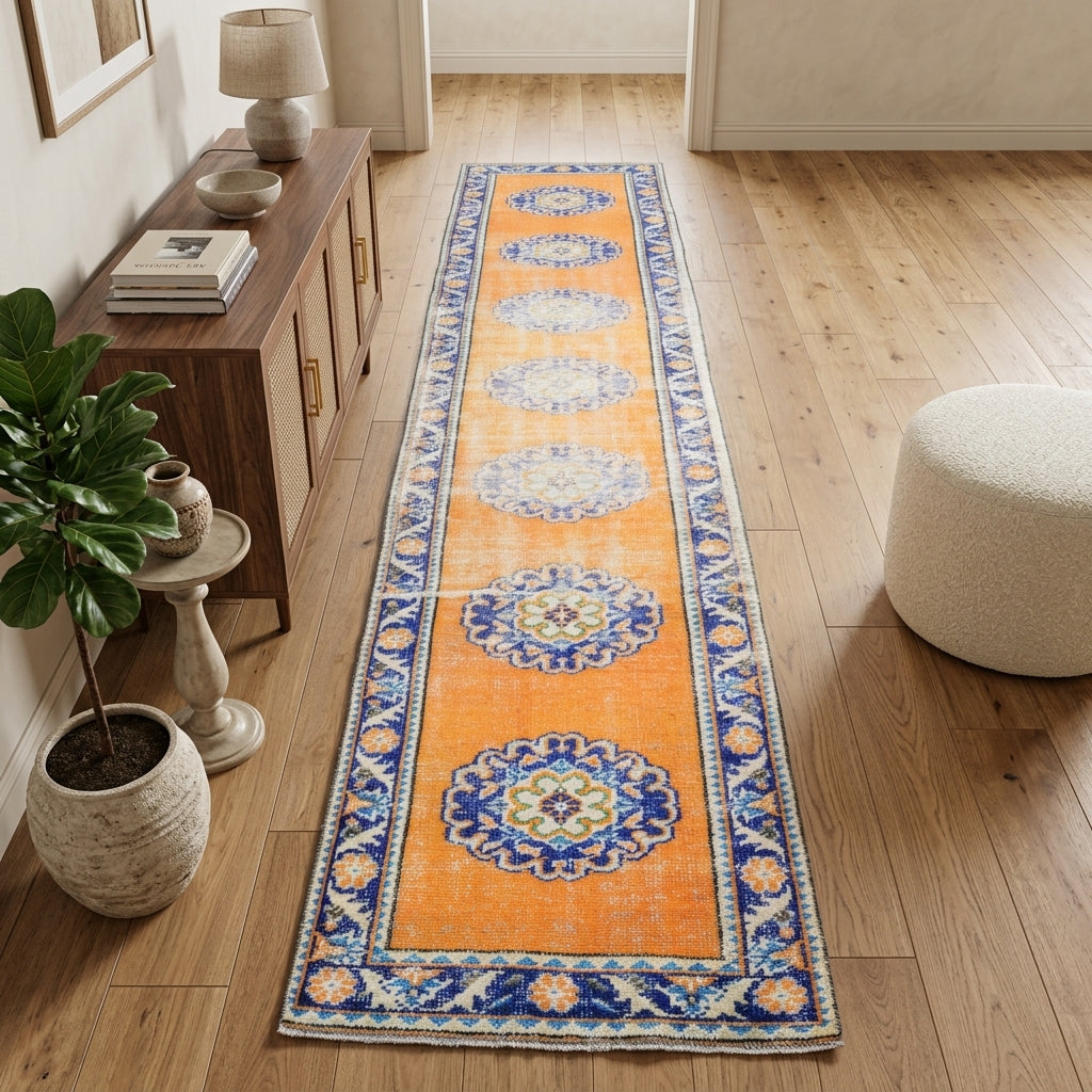 Oriental pattern on the Zumrutgul vintage runner rug – handmade in Anatolia, Turkey