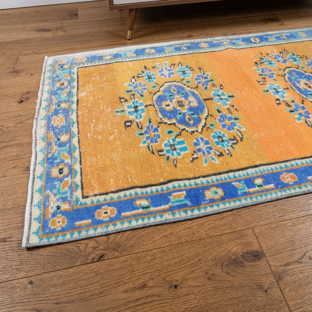 Oriental pattern on the Zulalpezir vintage runner rug – handmade in Anatolia, Turkey