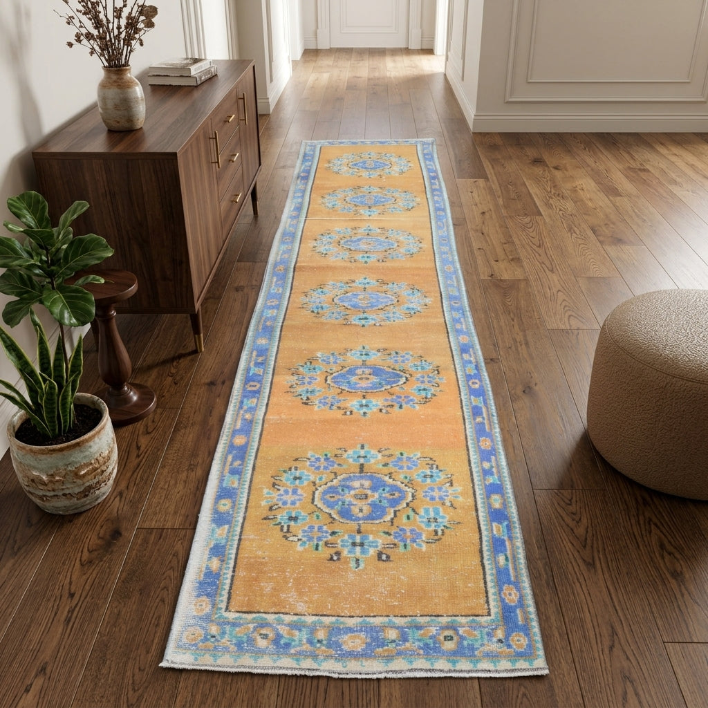 Oriental pattern on the Zulalpezir vintage runner rug – handmade in Anatolia, Turkey