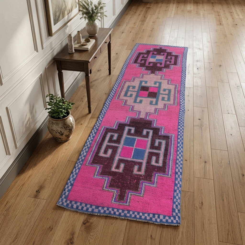 Oriental pattern on the Zuhalnur vintage runner rug – handmade in Anatolia, Turkey