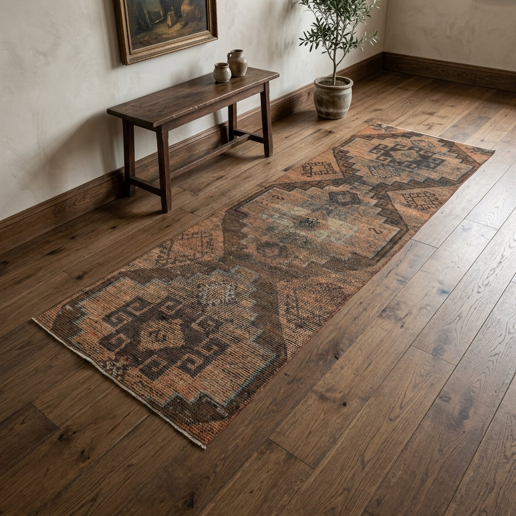 Oriental pattern on the Zerrinban vintage runner rug – handmade in Anatolia, Turkey