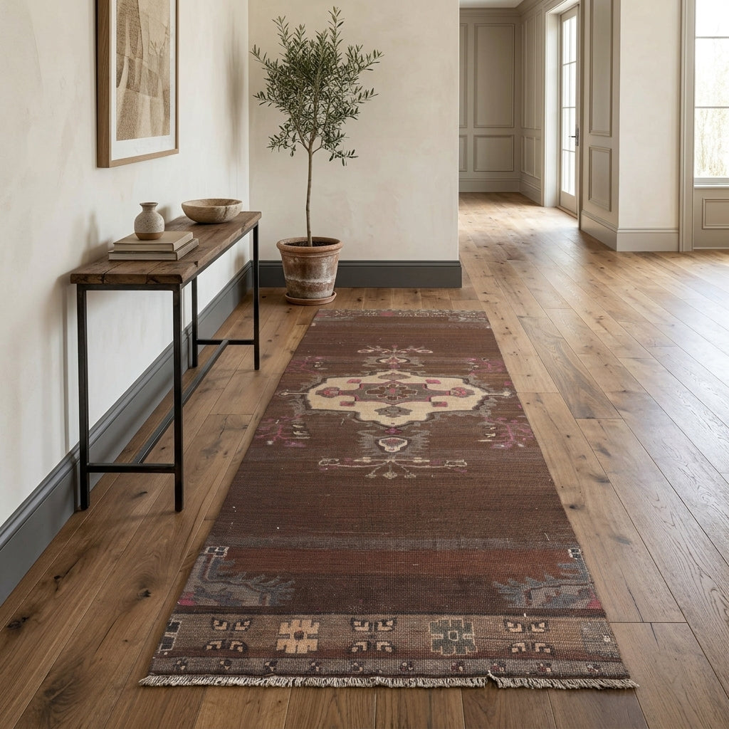Oriental pattern on the Zerafetsu vintage runner rug – handmade in Anatolia, Turkey
