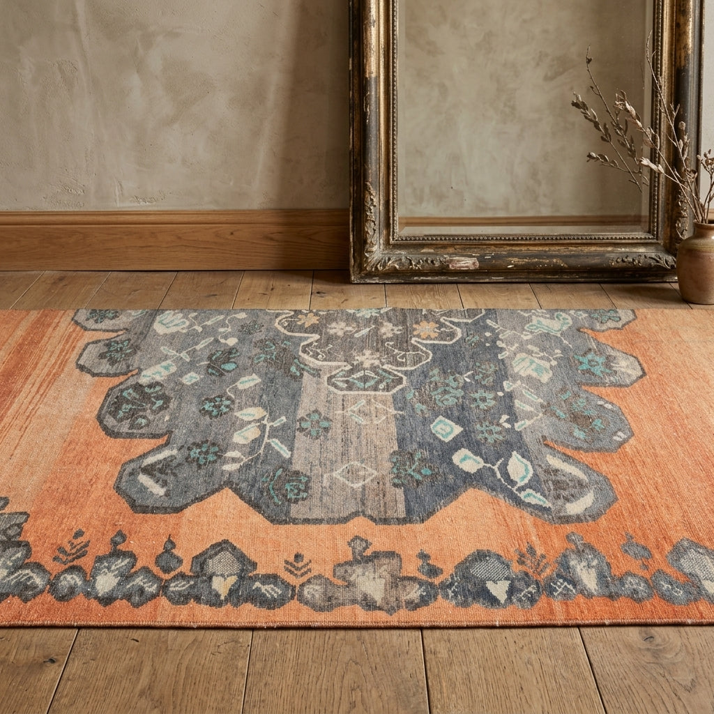 Oriental pattern on the Zephyrosela vintage runner rug – handmade in Anatolia, Turkey