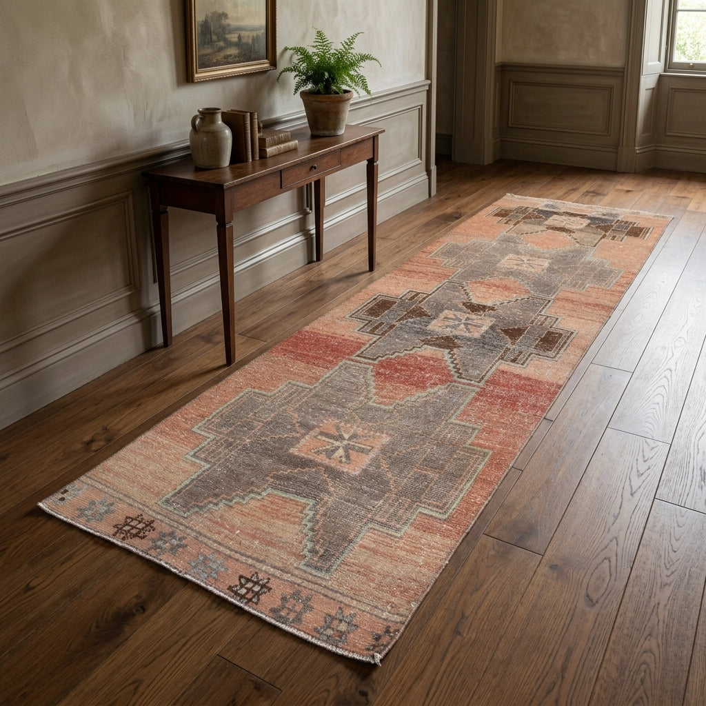 Geometric pattern on the Zarifenaz vintage runner rug – handmade in Anatolia, Turkey