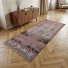 Oriental pattern on the Yesimnihal vintage runner rug – handmade in Anatolia, Turkey