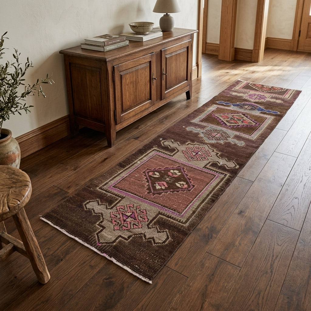 Oriental pattern on the Xanthodika vintage runner rug – handmade in Anatolia, Turkey