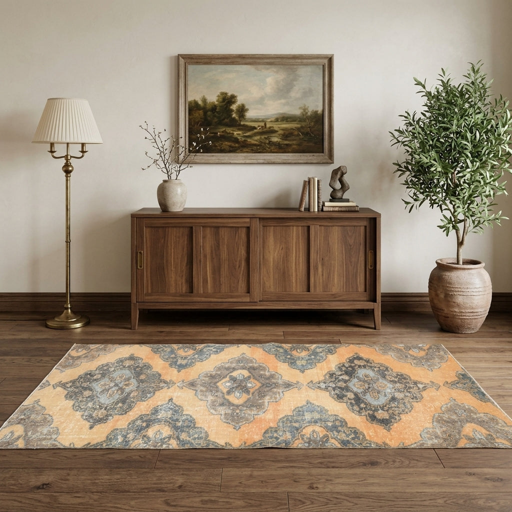Oriental pattern on the Urgup vintage runner rug – handmade in Anatolia, Turkey