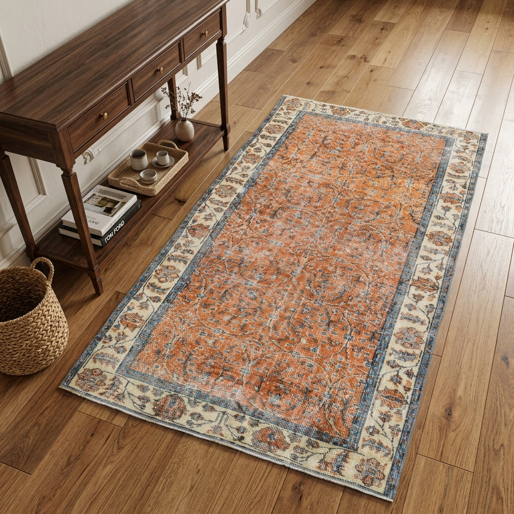 Floral pattern on the Topraksultan vintage area rug – handmade in Anatolia, Turkey