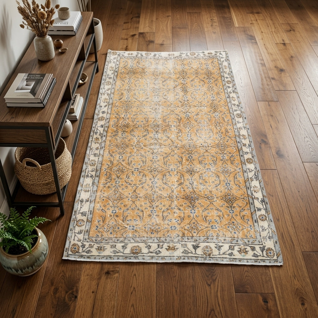 Floral pattern on the Thalassoboule vintage area rug – handmade in Anatolia, Turkey