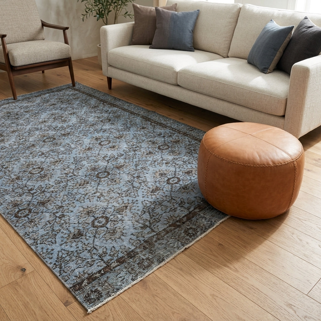 Floral pattern on the Smaragdippe vintage area rug – handmade in Anatolia, Turkey