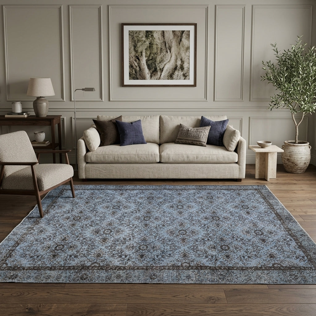 Floral pattern on the Smaragdippe vintage area rug – handmade in Anatolia, Turkey