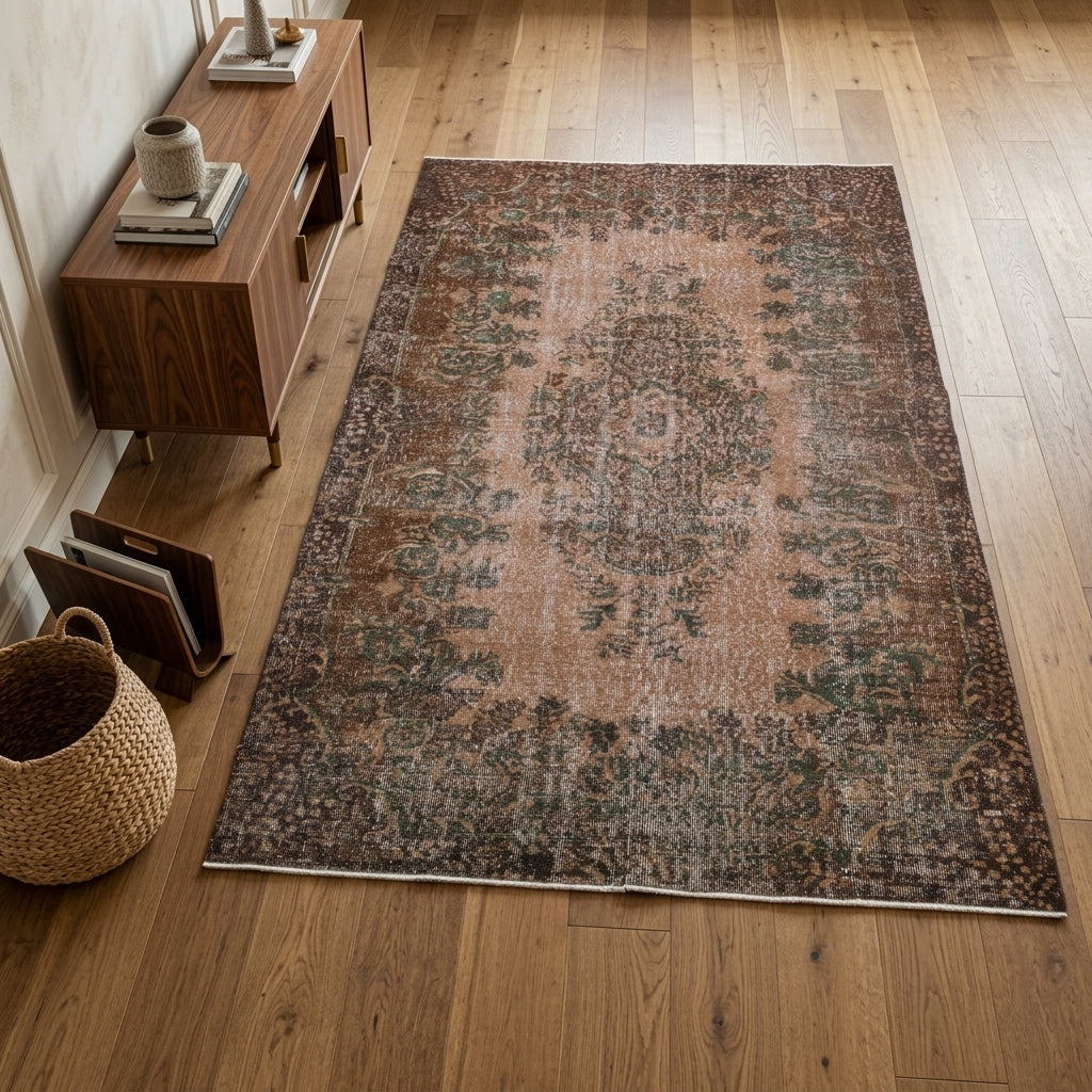 Oriental pattern on the Servay vintage area rug – handmade in Anatolia, Turkey