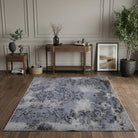 Oriental pattern on the Seherbahce distressed vintage area rug – handmade in Anatolia, Turkey