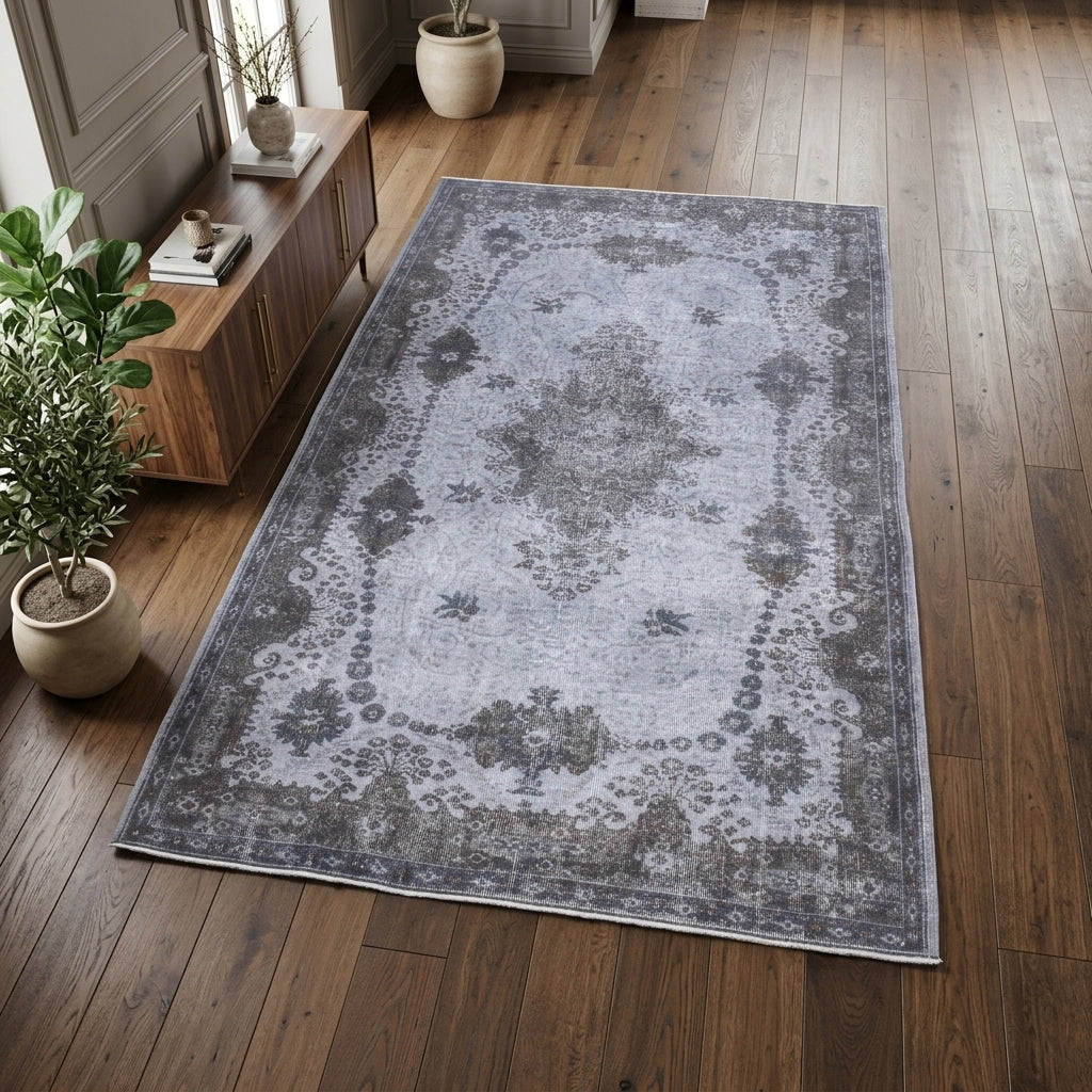Oriental pattern on the Sabahsu vintage area rug – handmade in Anatolia, Turkey