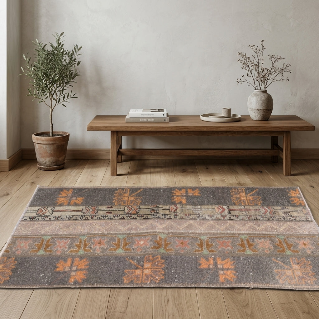 Oriental pattern on the Reyhanban vintage patchwork runner rug – handmade in Anatolia, Turkey