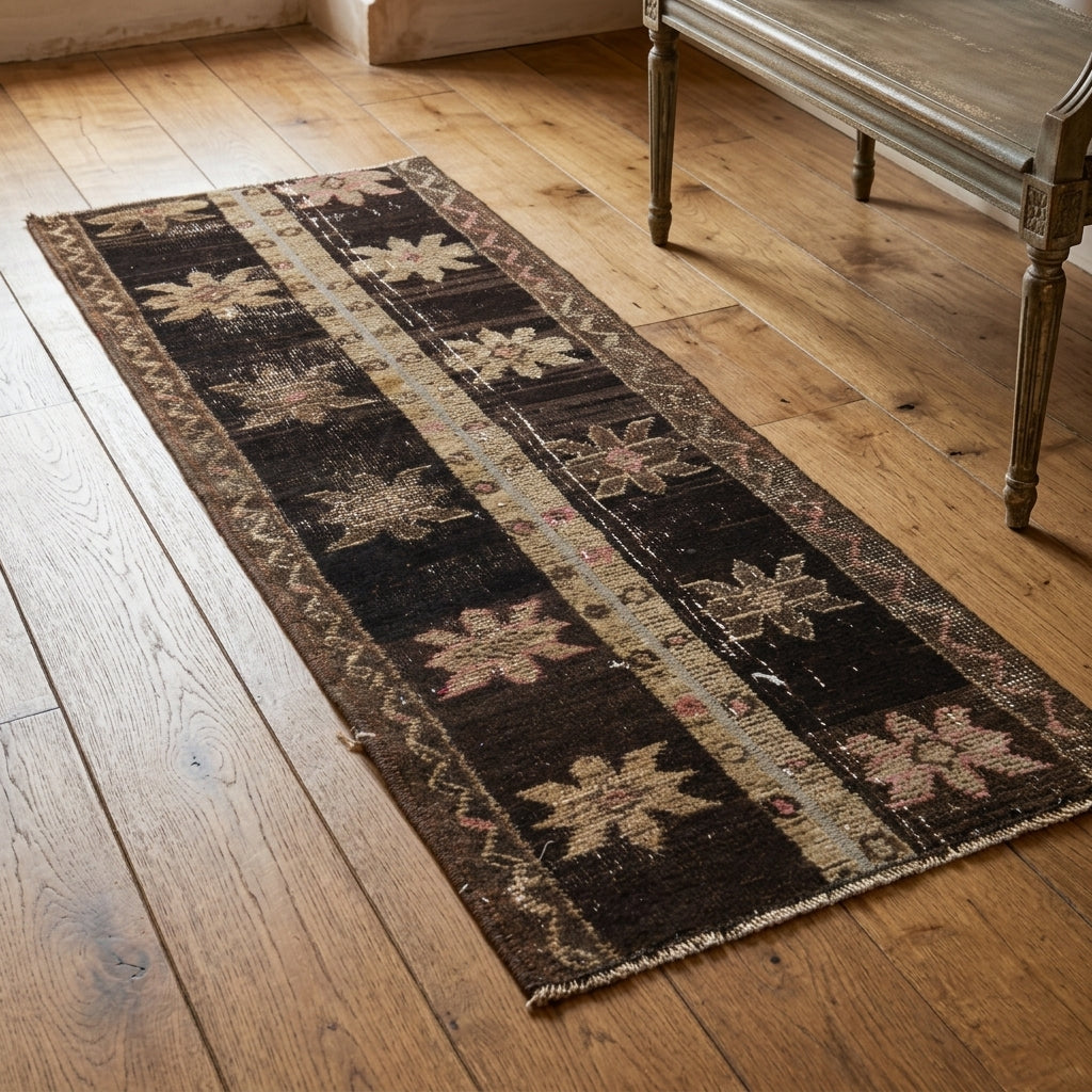 Patchwork pattern on the Pleione vintage patchwork area rug – handmade in Anatolia, Turkey