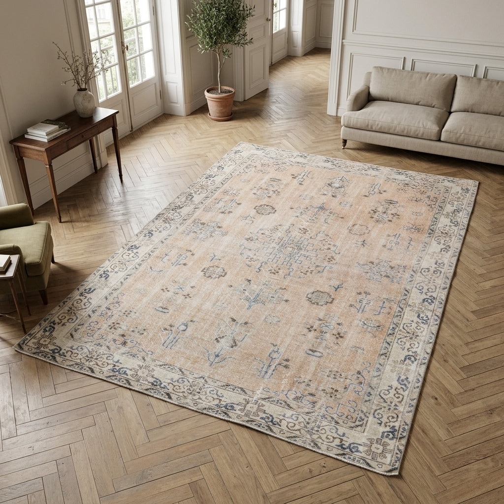 Oriental pattern on the Nikophone vintage area rug – handmade in Anatolia, Turkey