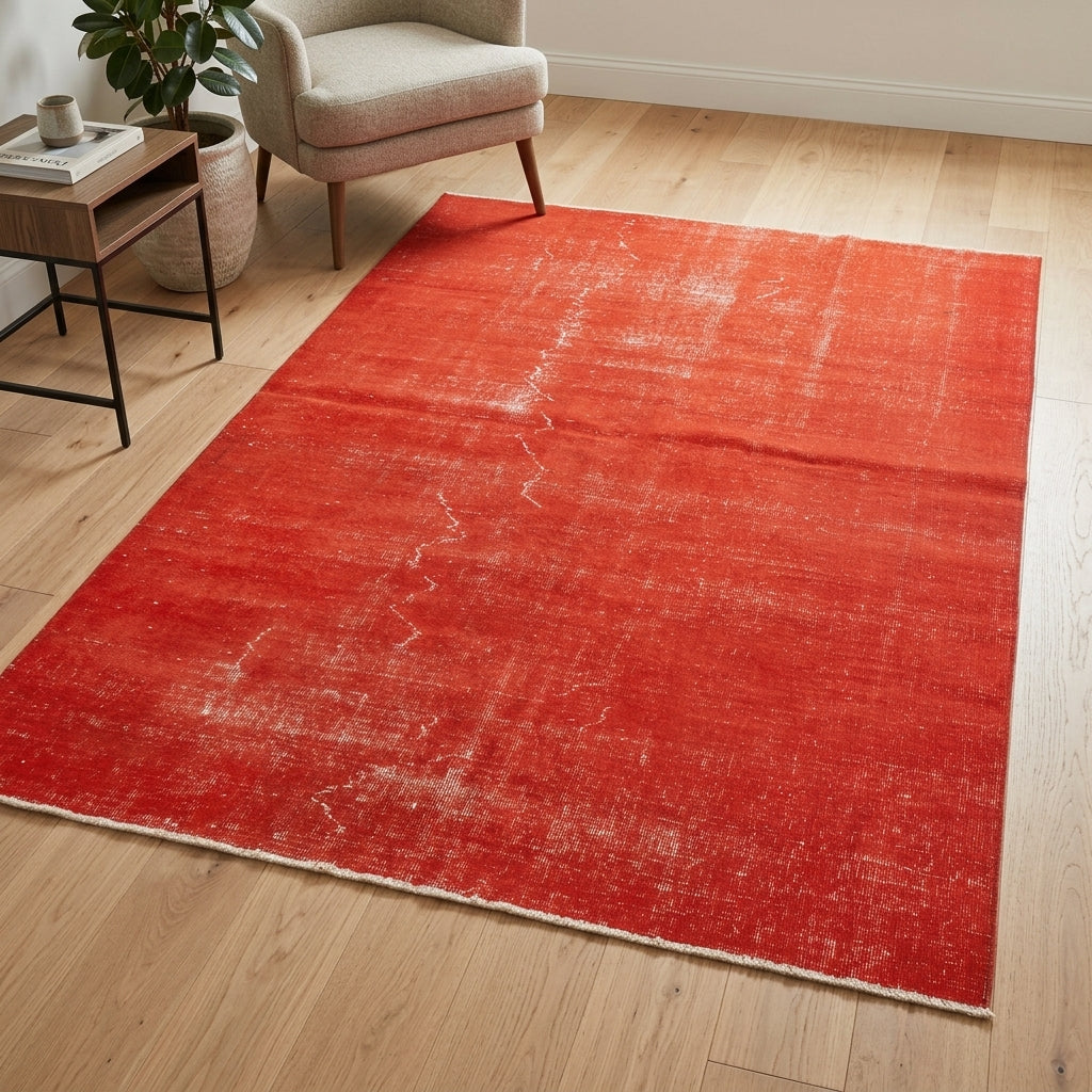 Solid pattern on the Nihanay vintage area rug – handmade in Anatolia, Turkey