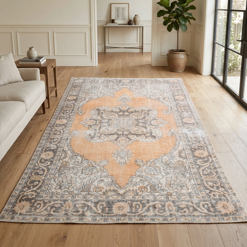 Oriental pattern on the Newroz vintage area rug – handmade in Anatolia, Turkey