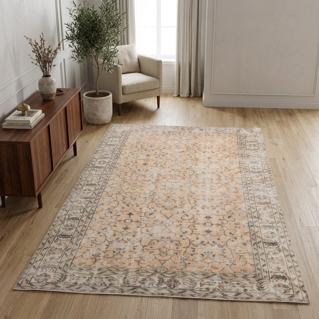 Floral pattern on the Naiaphora vintage area rug – handmade in Anatolia, Turkey