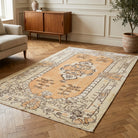 Oriental pattern on the Nedimisik vintage area rug – handmade in Anatolia, Turkey
