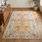 Oriental pattern on the Nedimisik vintage area rug – handmade in Anatolia, Turkey