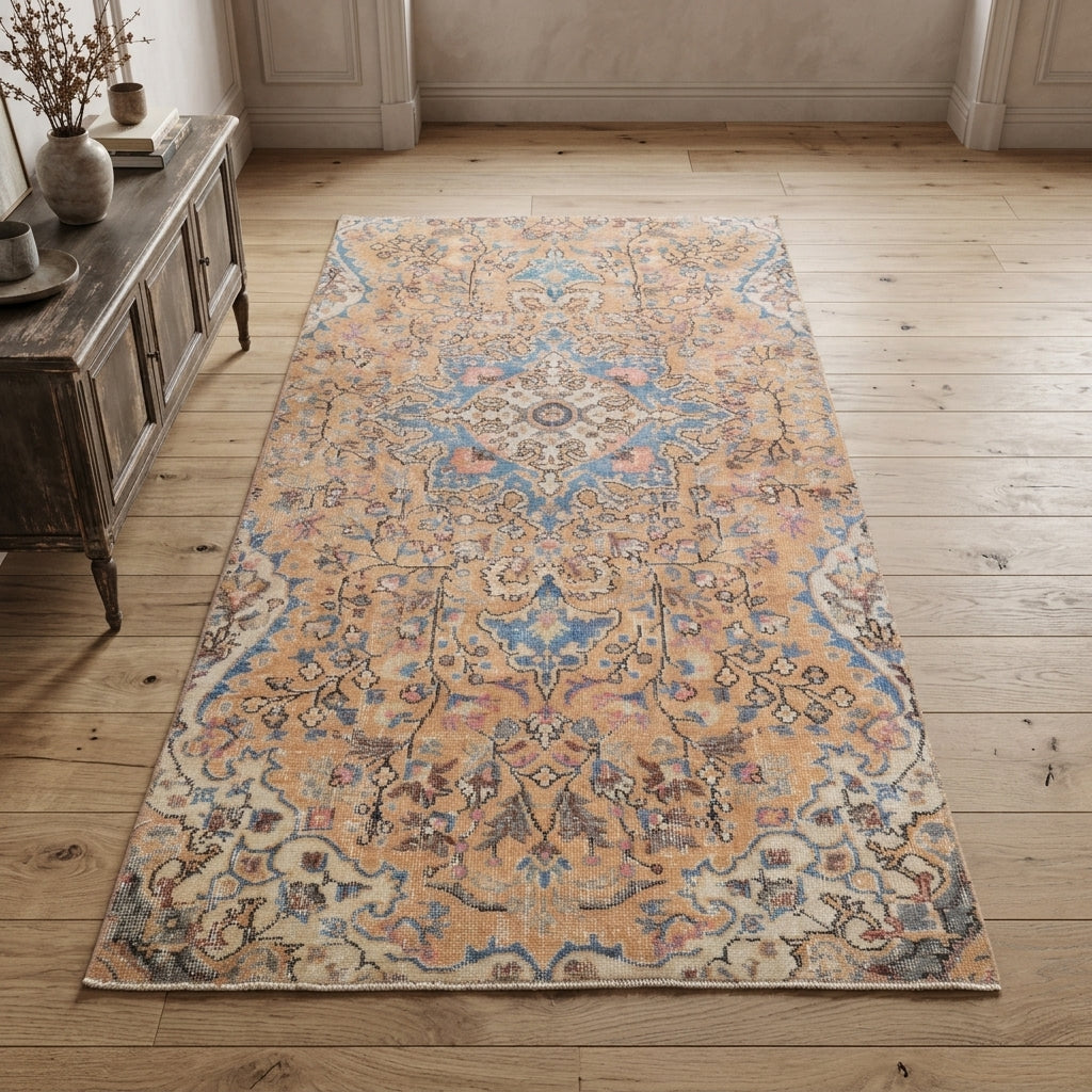 Floral pattern on the Nisansena vintage area rug – handmade in Anatolia, Turkey