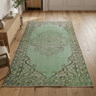 Oriental pattern on the Nevresgul vintage area rug – handmade in Anatolia, Turkey