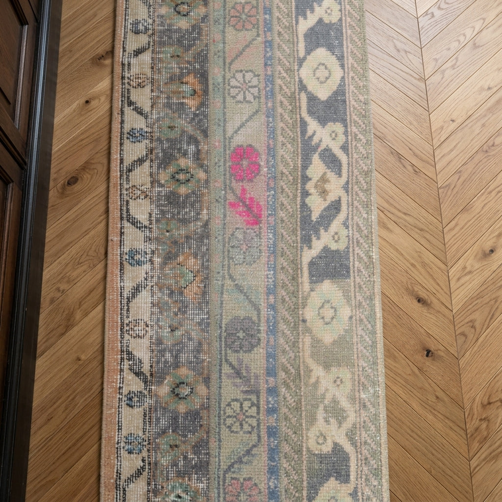 Ikat pattern on the Melissophyllis vintage patchwork runner rug – handmade in Anatolia, Turkey
