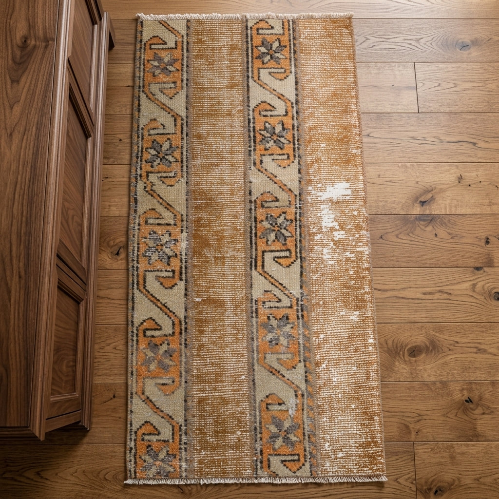 Patchwork pattern on the Melislale vintage patchwork runner rug – handmade in Anatolia, Turkey